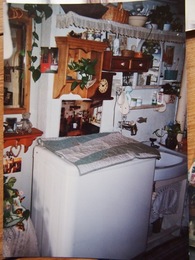 1992年２層式洗濯機の上に憧れのデポー３９の２階キッチンの写真を・・。.jpg