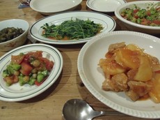 ひれ肉と野菜のトマト煮とアボガドサラダの夕ご飯.jpg