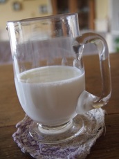 アンティークのミルク入れ　美しいね～.jpg