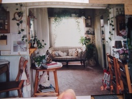 ソファーは奥の部屋の窓際へ　この部屋の床はまだ絨毯でした.jpg