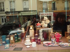パリのお菓子屋さん　可愛いな～.jpg