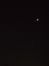今夜は縦に並んだお月さまと一番星　きれいだな～.jpg