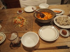 夕べは土鍋でマーボー豆腐を作って取り分けて食べました.jpg