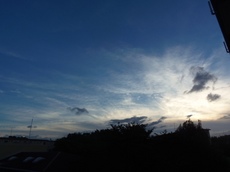 夕方６時前　手前の雲がすごい速さで飛んでいきます＠：＠.jpg