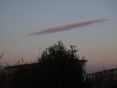 昨日の朝　葉巻の様な雲が.jpg