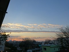 朝７時雲を染めて朝陽が昇ります.jpg