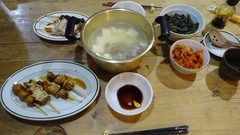 焼き鶏と湯豆腐の夕ご飯.jpg