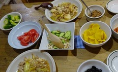 豆腐と豚肉の旨煮　鶏ときゅうりのサラダが美味しかった.jpg