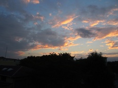 雲が夕日に照らされて綺麗.jpg
