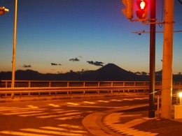 食事に行く途中富士山が！！！バンザイ！！！.jpg